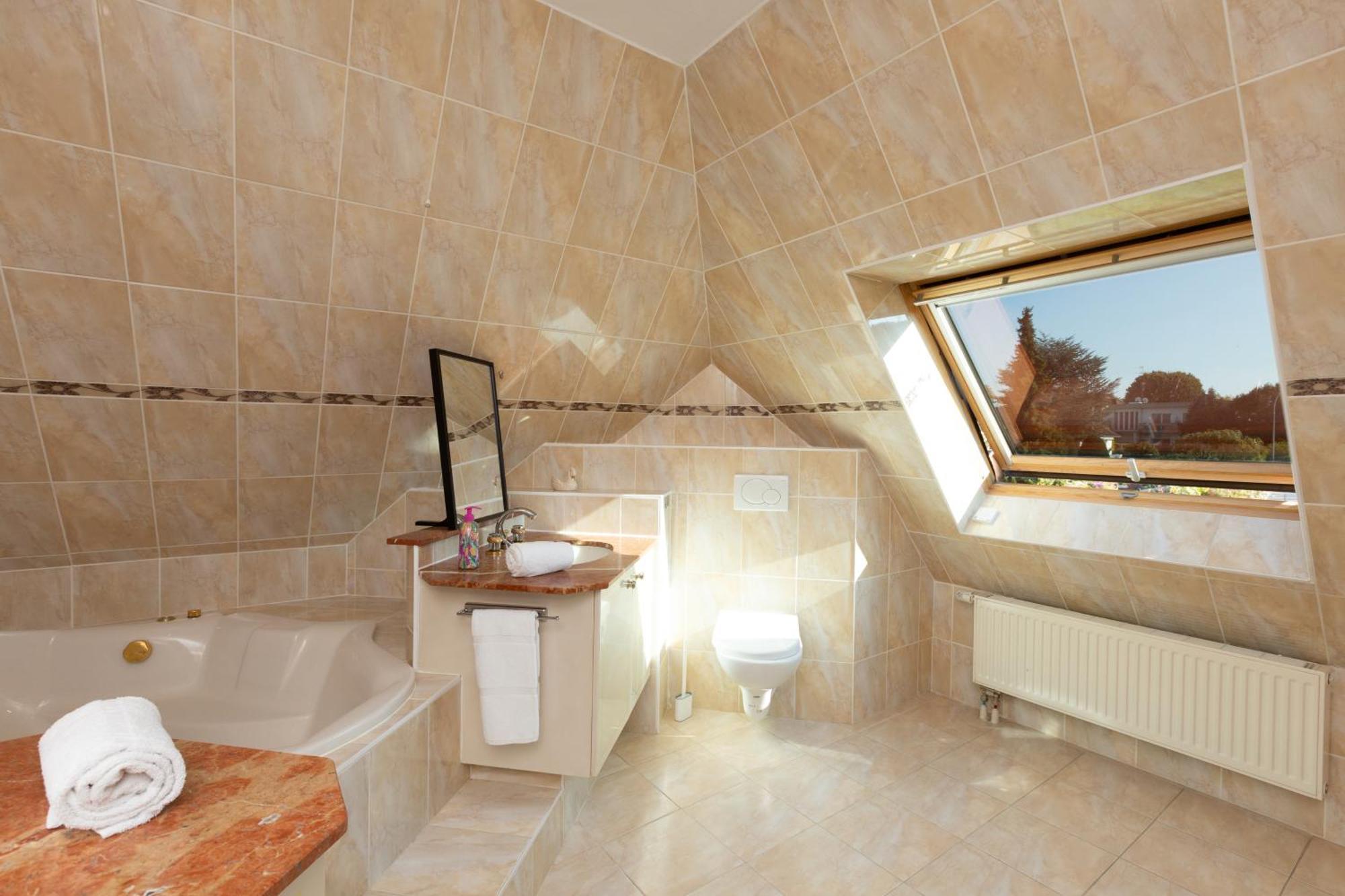 Gites Spa Strasbourg - Villa Ours - Spa Prive, Sauna, Borne D'Arcade, Babyfoot Ittenheim Kültér fotó